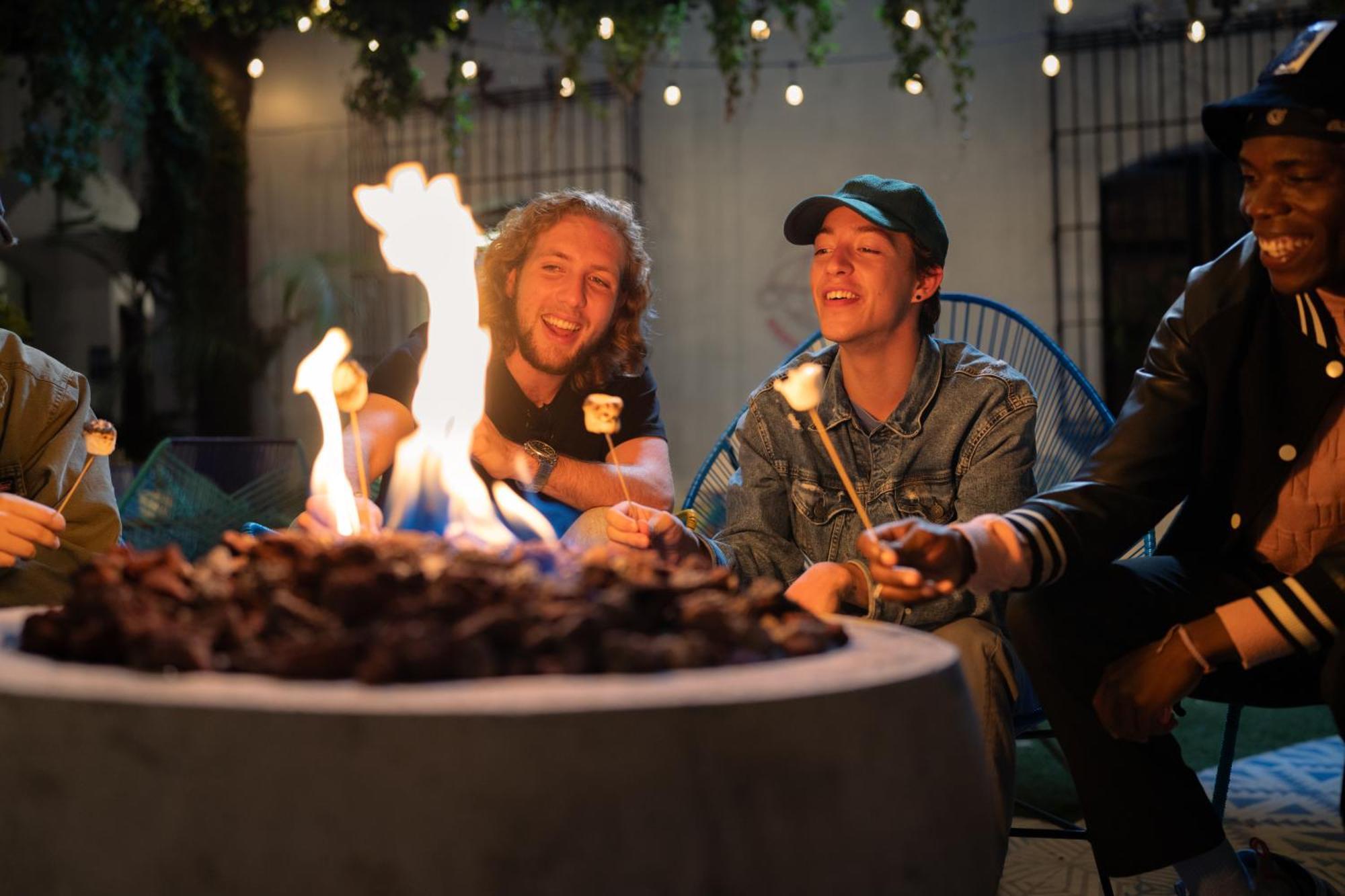 Adra Hostel Antigua Eksteriør billede Marshmallows roasting over a fire