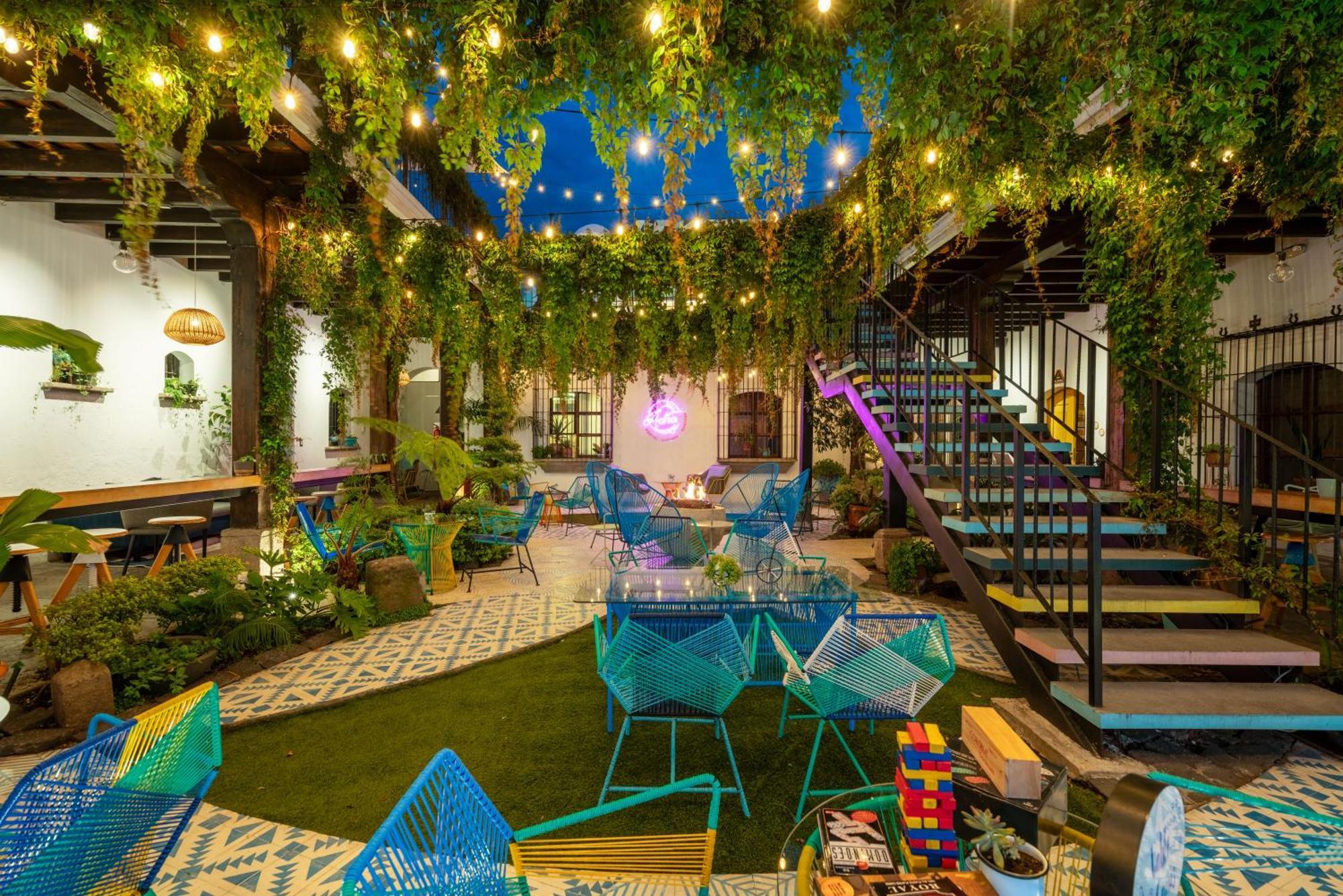 Adra Hostel Antigua Eksteriør billede The Garden at the Hotel Indigo, San Francisco