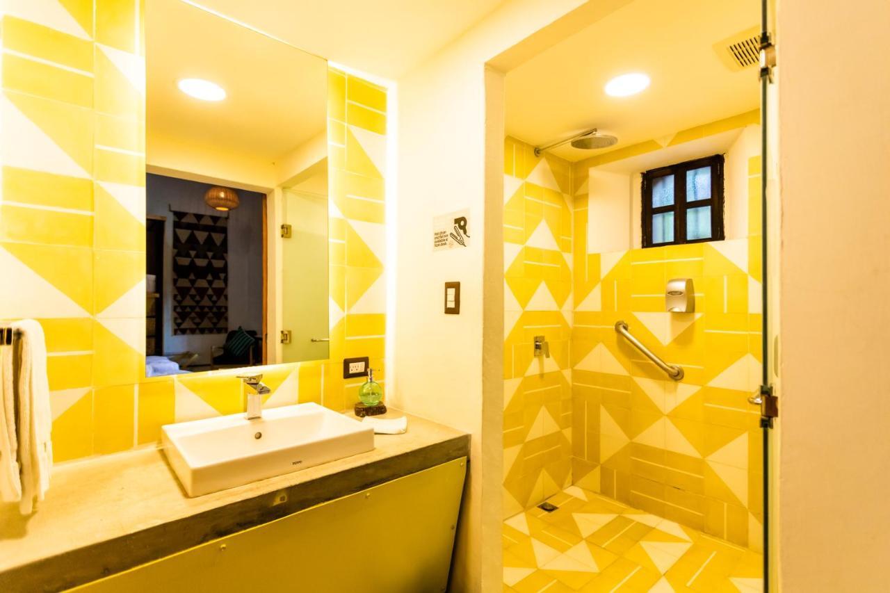 Adra Hostel Antigua Eksteriør billede Bathroom